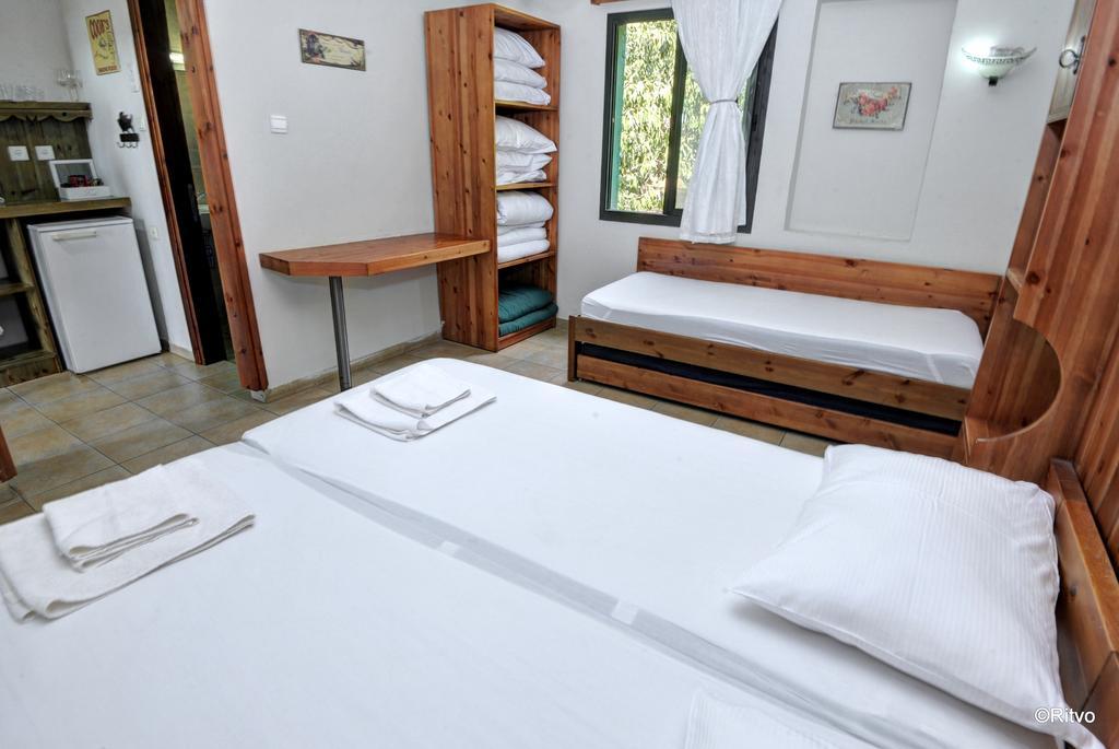Amiad Joseph Well Country Inn Room photo